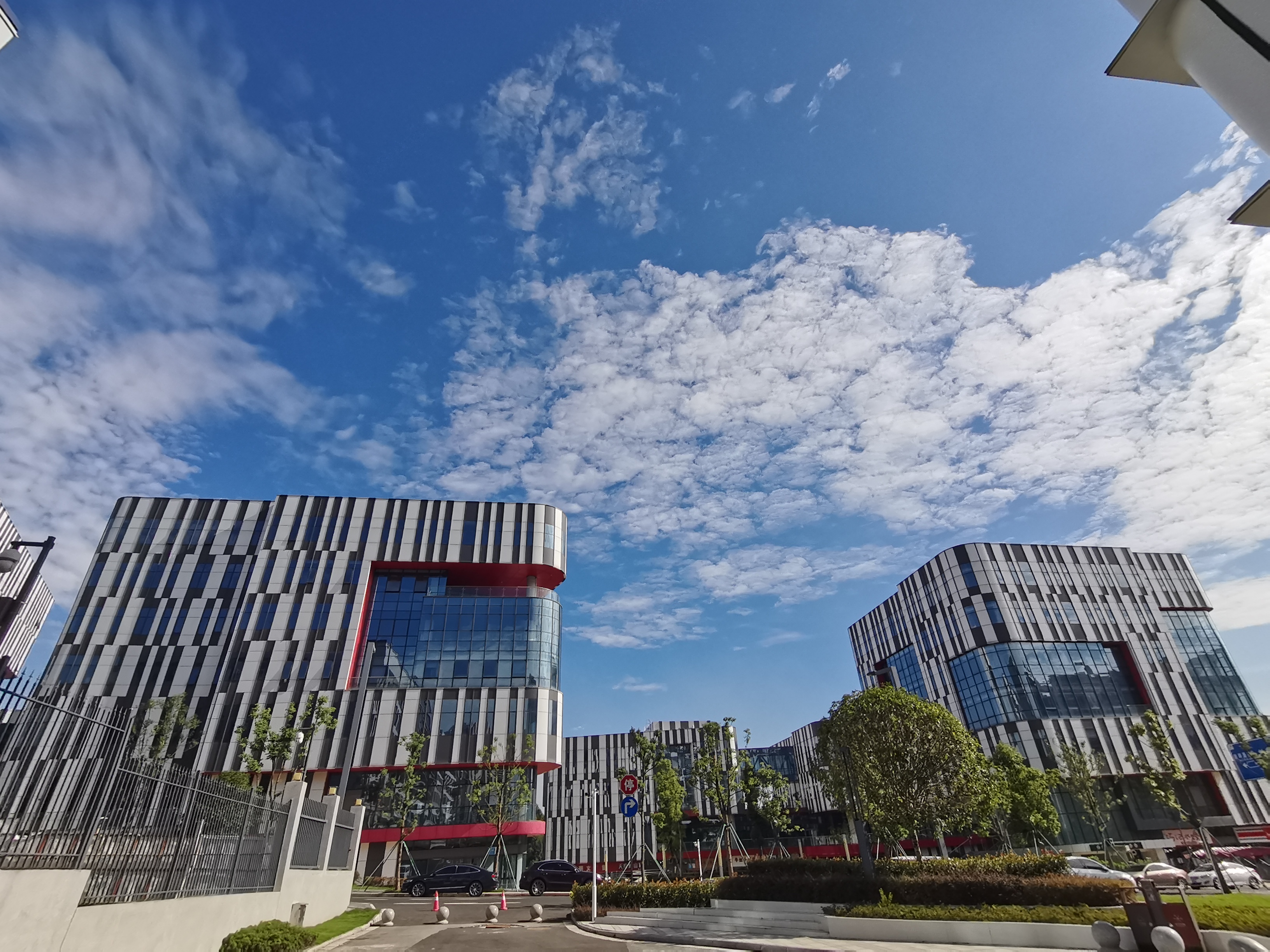 天府新区选址终极指南：宝朗与和朗，解锁湖畔商务新纪元！